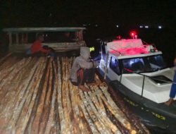 Satpolairud Polres Lingga Gagalkan Illegal Logging, Ribuan Kayu Bakau Diamankan di Perairan Air Batu