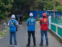 Kolaborasi PLN dan USPIKA Kecamatan Belakang Padang, Lakukan Pemangkasan Pohon Demi Keandalan Listrik