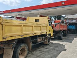 Diduga Disalahgunakan, Truk Tanpa Plat Kabur Saat Wartawan Datangi Antrean Solar Subsidi Batu 10