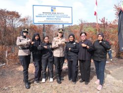 Polda Kepri Hadir Amankan Pemasangan Plank Sekolah Merah Putih Di Pulau Rempang