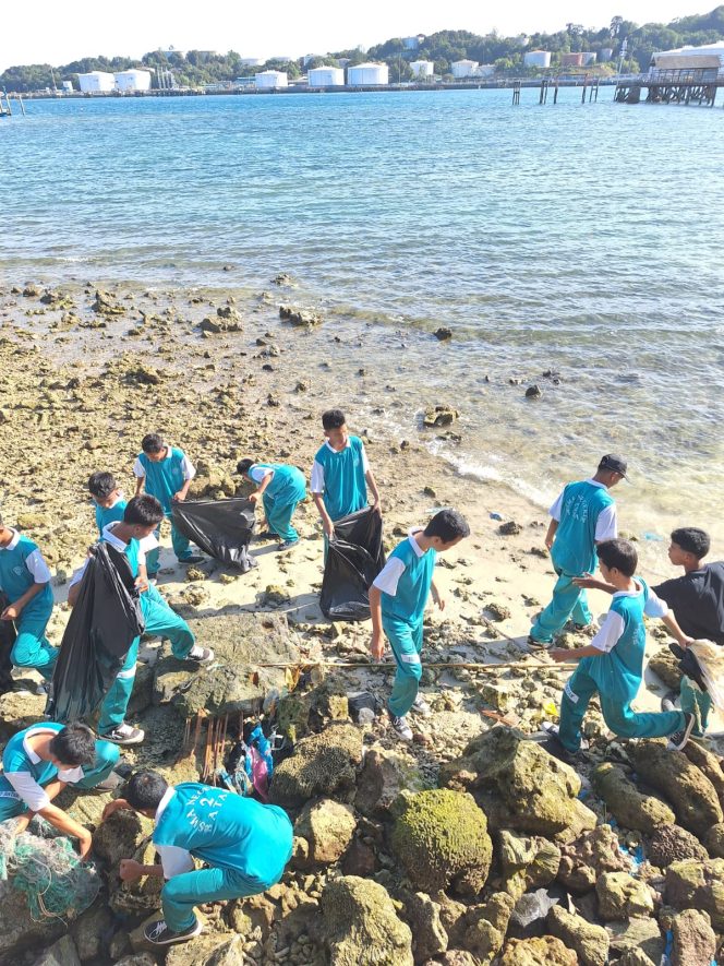 
					SMA Negeri 2 Batam Gelar Aksi Nyata Bersih Laut dan Pantai di Belakang Padang