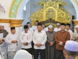 Gubernur Ansar Hadiri Haul Syekh Syihabuddin di Pulau Penyengat, Ribuan Jemaah Tiga Negara Padati Masjid Sultan Riau