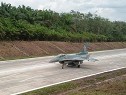 Tol Jadi Landasan Tempur, F-16 TNI AU Uji Coba Mendarat di Trans Sumatera