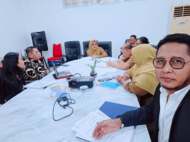 
					Kuasa hukum Dame, Dicky Asmara Nasution, Melaksanakn Mediasi di Kantor Disnaker Kota Batam. (Foto. Istimewa)