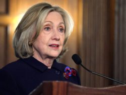 Hillary Clinton menuduh pemerintahan Trump melakukan ‘penutupan’ kasus berkas Epstein dalam sebuah wawancara BBC