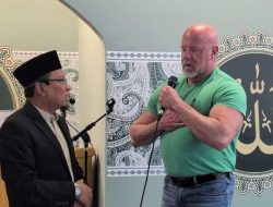 Masjid Istiqlal Houston Menyambut Mualaf Baru: Professor Dock Yates Resmi Memeluk Islam