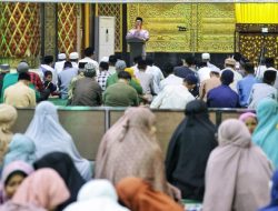Wagub Kepri Salurkan Bantuan Rp200 Juta untuk Masjid di Bintan saat Safari Ramadan
