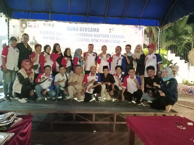 
					DPW PWMOI : Dengan Berbuka Bersama, Jalin Silaturahmi, Solid, Kompak Seluruh Pengurus