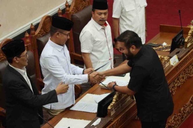 
					DPRD Kota Batam memberikan tambahan waktu 60 haro kerja kepada Pansus Pansus DPRD yang membahas Ranperda Penyelenggaraan Prasarana, Sarana dan Utilitas Umum (PSU) Perumahan dalam Rapat Paripurna pada Senin (16/3/2026).
