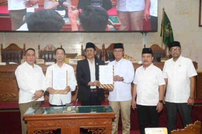 
					DPRD Kota Batam mengesahkan Rancangan Peraturan Daerah (Ranperda) tentang Penyelenggaraan Administrasi Kependudukan (Adminduk) dalam rapat paripurna yang digelar pada Senin (16/3/2026).