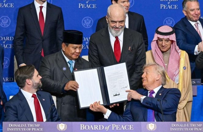 
					Media Asing Soroti Prabowo Tolak Bayar Iuran Board of Peace Rp. 17 Triliun