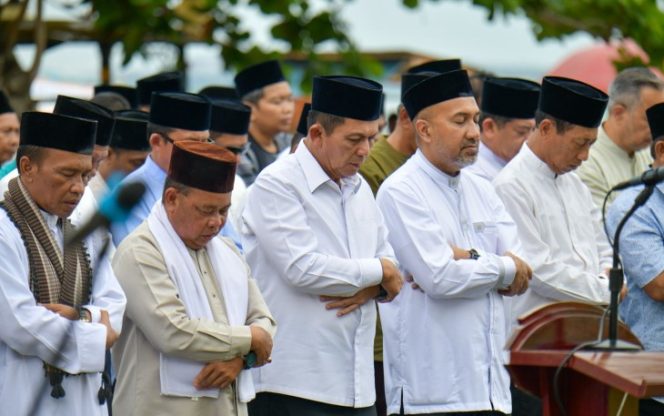 
					Pemprov Kepri Gelar Shalat Istisqa di Halaman Balai Adat Pulau Penyengat