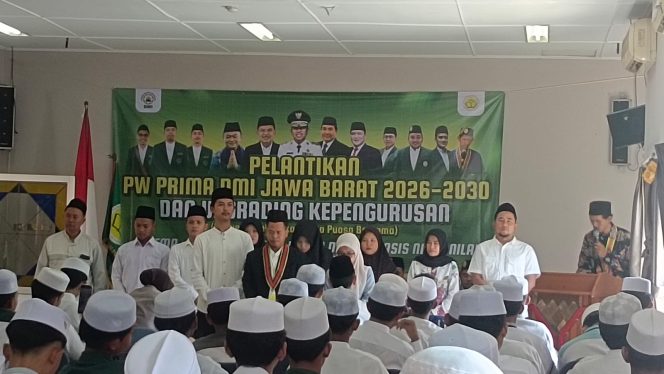 
					Keterangan Foto: Pengurus Wilayah Perhimpunan Remaja Masjid Dewan Masjid Indonesia (PRIMA DMI) Provinsi Jawa Barat masa khidmat 2026–2030 berdiri bersama usai prosesi pelantikan, pada hari ahad (15/3).
