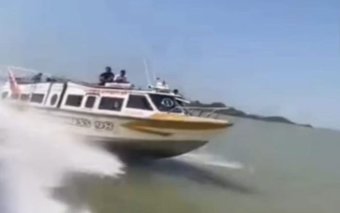 
					Viral Speedboat ‘Balapan’ di Karimun, Penumpang Ketakutan! Dua Tekong Disanksi Dilarang Melaut