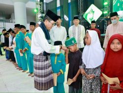 Malam Nuzululqur’an di Batam, Amsakar Berbuka Puasa Bersama Anak Yatim dan Ajak Cintai Al-Qur’an