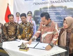 Gubernur Kepri Teken Pinjaman Daerah dengan Bank BJB di Batam