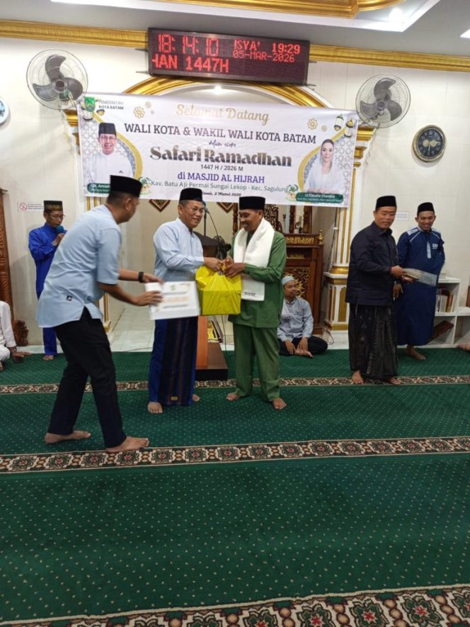 
					Hujan Deras Iringi Berbuka Puasa Penuh Berkah di Masjid Al-Hijrah, Bantuan Rp40 Juta Diserahkan untuk Kemakmuran Masjid