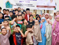 Momen Hangat Safari Ramadan, Anak-Anak Antusias Berburu Tanda Tangan Wali Kota Batam