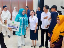 Amsakar-Li Claudia Tingkatkan Bansos Lansia dan Insentif Kader Posyandu di Batam