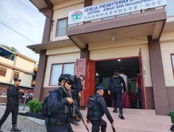 Polsek Tanjungpinang Barat Pastikan Keamanan Ibadah Kamis Putih Melalui Sterilisasi Gereja