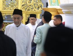 Wagub Nyanyang Salat Jumat di Masjid Raya Sultan Riau Penyengat, Pererat Silaturahmi Bersama Masyarakat