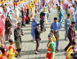 Amsakar-Li Claudia Menari Zapin Ngenang Bersama 5.120 Pelajar Memeriahkan Hardiknas 2026