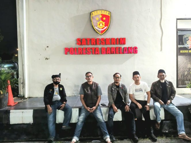 
					Ketua DPP LMB Kepri Panglima Utama Farizal Desak Li Claudia Rekrut Pak Cik Adnan Jadi Anggota Ditpam