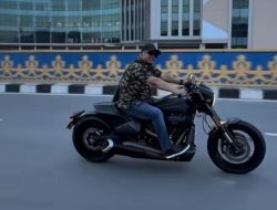 Ketua DPRD Kepri Iman Sutiawan Viral, Video Naik Moge Tanpa Helm Tuai Kritik Pedas