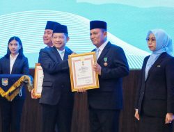 Gubernur Ansar Ahmad Terima Satyalancana Wira Karya dari Presiden RI, Berkontribusi Nyata di Bidang Kelautan dan Perikanan