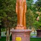 Patung Raja Ali Haji di Magtymgyly Pyragy Park kota Ashgabat, Turkmenistan. (Sumber: turkmenistan.gov.tm)
