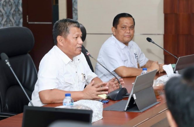 
					Sekda Batam, Firmansyah, memimpin Forum Perangkat Daerah Penyusunan RPB di Kantor Wali Kota Batam, Rabu (10/6/2026). 