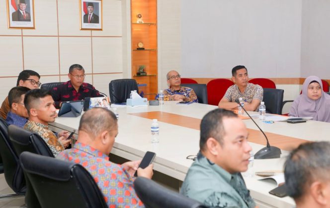 
					Sekda Batam, Firmansyah, bersama sejumlah pejabat Pemko Batam mengikuti Validasi IPKD yang diselenggarakan Kementerian Dalam Negeri secara daring, Kamis (18/6/2026). 