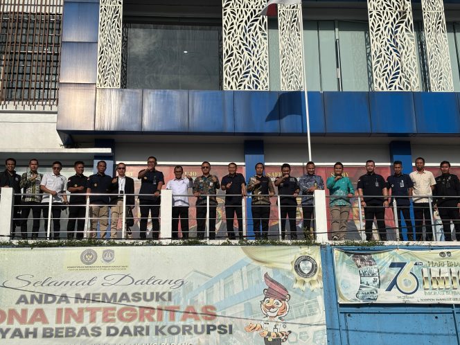 
					Tim Ombudsman RI bersama Kakanwil Dirjend Imigrasi Kepri kunjungi Kantor Imigrasi Kelas II TPI Belakang Padang dalam rangka pengawasan pelayanan publik Keimigrasian