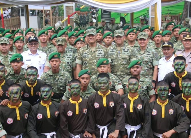 
					Wakil Panglima TNI Tinjau Pembangunan Yonif TP 936/Satria Joyokusumo dan Situs Bersejarah di Jawa Tengah