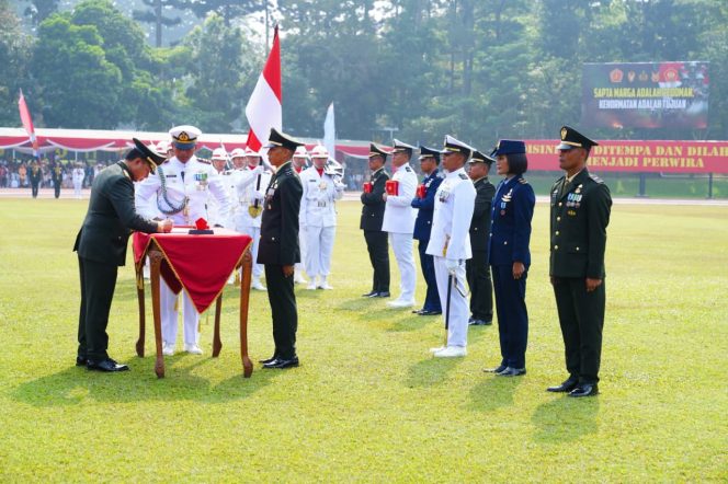 
					Panglima TNI Lantik 1.737 Perwira Remaja TNI di Magelang
