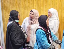 Ketua TP-PKK Kepri Sambut Kepulangan Jemaah Haji Kloter Pertama Debarkasi Batam
