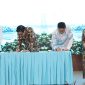 Wali Kota Batam, Amsakar Achmad, bersama Wakil Wali Kota Batam, Li Claudia Chandra, menyaksikan penandatanganan PJBTL antara PT PLN Batam dan PT Altiva Identity Data Center di Auditorium Tanjung Kasam, Kantor PLN Batam, Selasa (28/7/2026). 