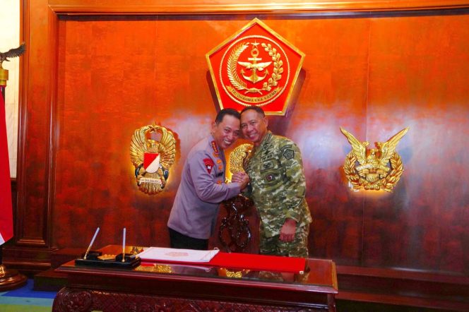 
					Panglima TNI Terima Kunjungan Silaturahmi Kapolri, Pererat Solidaritas TNI-Polri