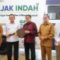 Gubernur Kepulauan Riau Ansar Ahmad menerima armada Tanggap Jaga Kestabilan Inflasi Daerah (Tanjak Indah) dari Kepala Perwakilan Bank Indonesia Kepri Rony Widijarto di Gedung Daerah, Tanjungpinang, Senin (3/8/2026).