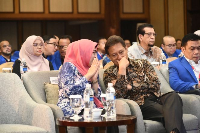 
					Sekretaris Daerah Provinsi Kepulauan Riau Misni mendampingi Menteri Kesehatan RI Budi Gunadi Sadikin dalam Pertemeuan Ilmiah Tahunan ke-30 Ahli Bedah Saraf Indonesia di Batam. 