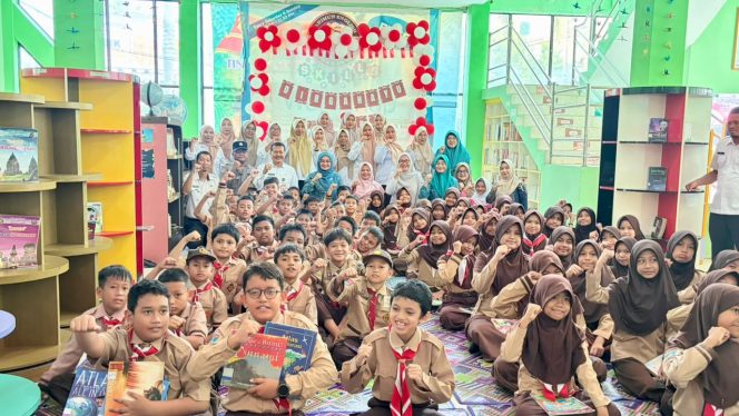 
					Bunda Literasi Karimun Ajak 60 Siswa SD Gemar Membaca Sejak Dini