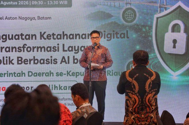 
					Kepala Dinas Komunikasi dan Informatika Provinsi Kepri, Hendri Kurniadi menyampaikan kata sambutan dalam kegiatan Penguatan Ketahanan Digital dan Transformasi Layanan Publik Berbasis AI bagi Pemerintah Daerah se Kepri digelar di Aston Nagoya Thamrin, Batam, Kamis (27/8/2026). 