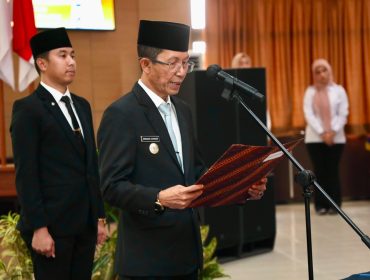 Wali Kota Batam, Amsakar Achmad, melantik sejumlah pejabat di lingkungan Pemko Batam di Kantor Wali Kota Batam, Rabu (5/8/2026). 
