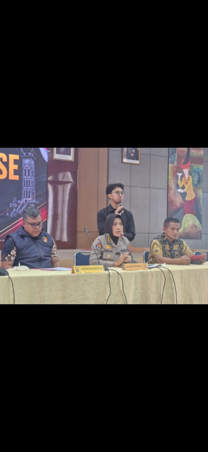 
					Ungkap Kasus Perdagangan Emas Ilegal Lintas Negara, Ditreskrimsus Polda Sumbar Tangkap WNA India di Solok