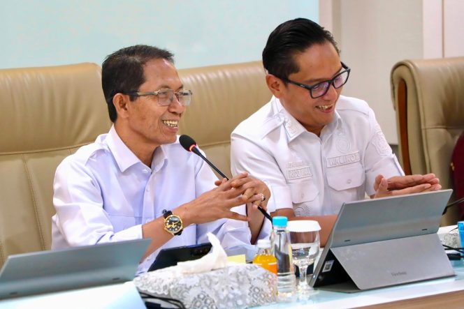 
					Wali Kota Batam, Amsakar Achmad, bersama Wali Kota Medan, Rico Tri Putra Bayu Waas, saat pertemuan di Kantor Wali Kota Batam, Rabu (26/8/2026). 