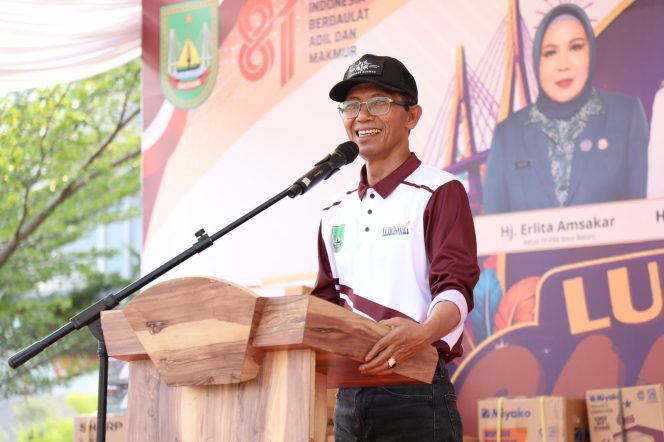 
					Wali Kota Batam, Amsakar Achmad, membuka Lubukbaja Carnival 2026 di kawasan Nagoya Thamrin City, Lubukbaja, Sabtu (29/8/2026) sore