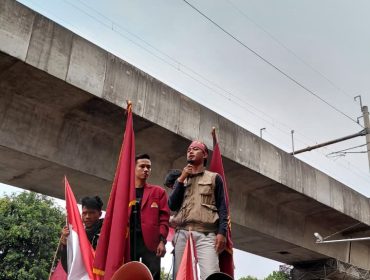 Massa aksi dari mahasiswa Himpunan Mahasiswa Persatuan Islam (Hima Persis) berunjuk rasa di Kejaksaan Agung, Jakarta Selatan, Selasa (4/8/2026).