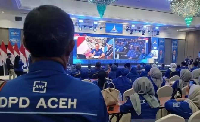 
					Ketua Umum Demokrat Agus Harimurti Yudhoyono saat memberikan arahan kepada kader Demokrat Aceh dalam musyawarah daerah secara virtual, di Banda Aceh, Rabu (19/8/2026) 