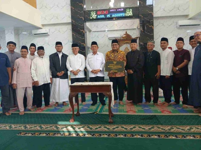 
					Momen peringatan Maulid Nabi, Plt. Asisten 1 Yoni Fadri hadiri peresmian Masjid Ar Rahim Teluk Keriting
