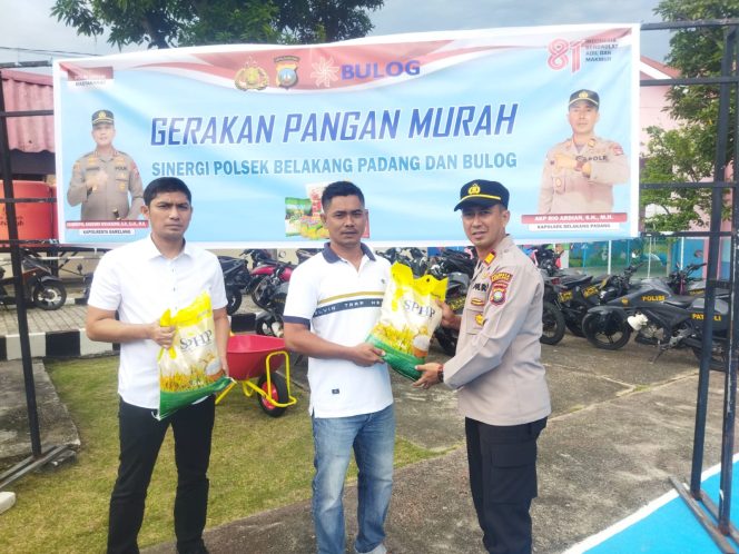 
					Polsek Belakang Padang Bersinergi dengan Bulog Gelar Gerakan Pangan Murah, Beras SPHP Ludes Terjual